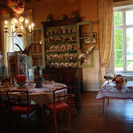 Chateau De Montriou Feneu ภายนอก รูปภาพ